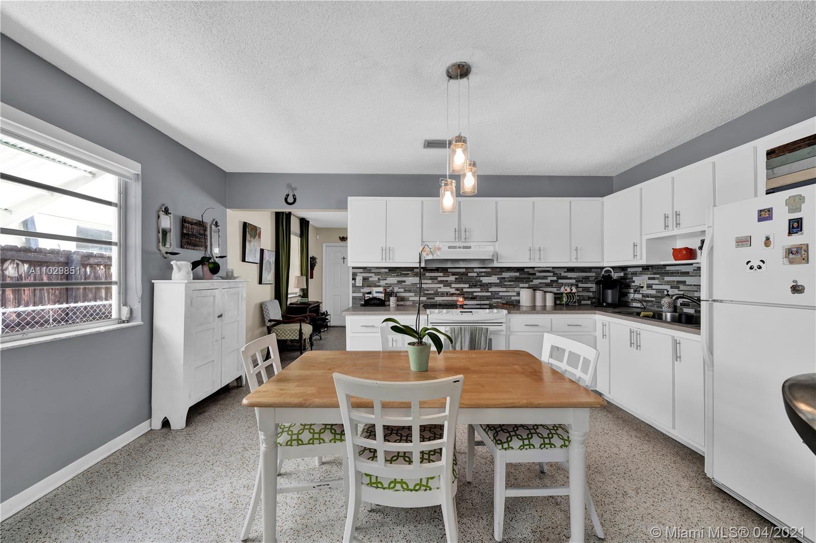 See details / 2280 sq. ft. $ 2021-04-19 0 Photo