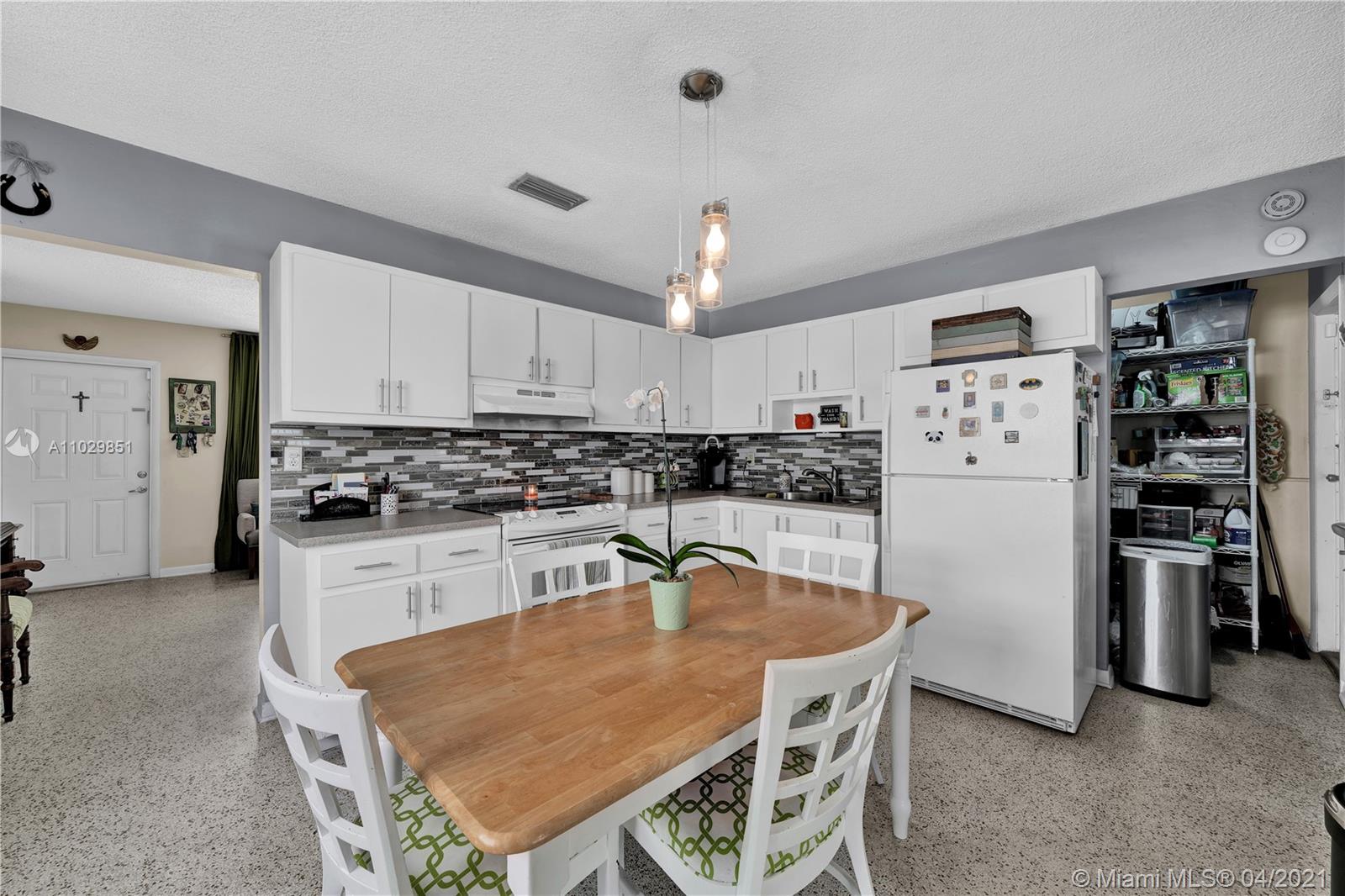 See details / 2280 sq. ft. $ 2021-04-19 0 Photo