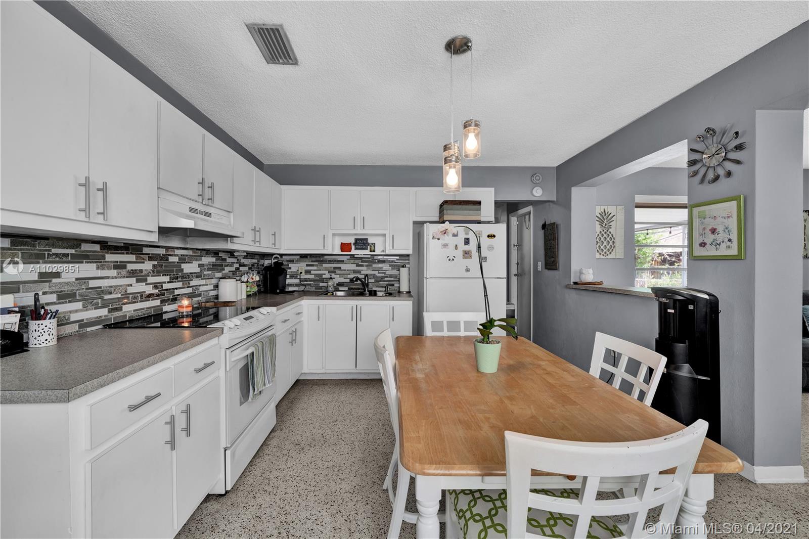 See details / 2280 sq. ft. $ 2021-04-19 0 Photo