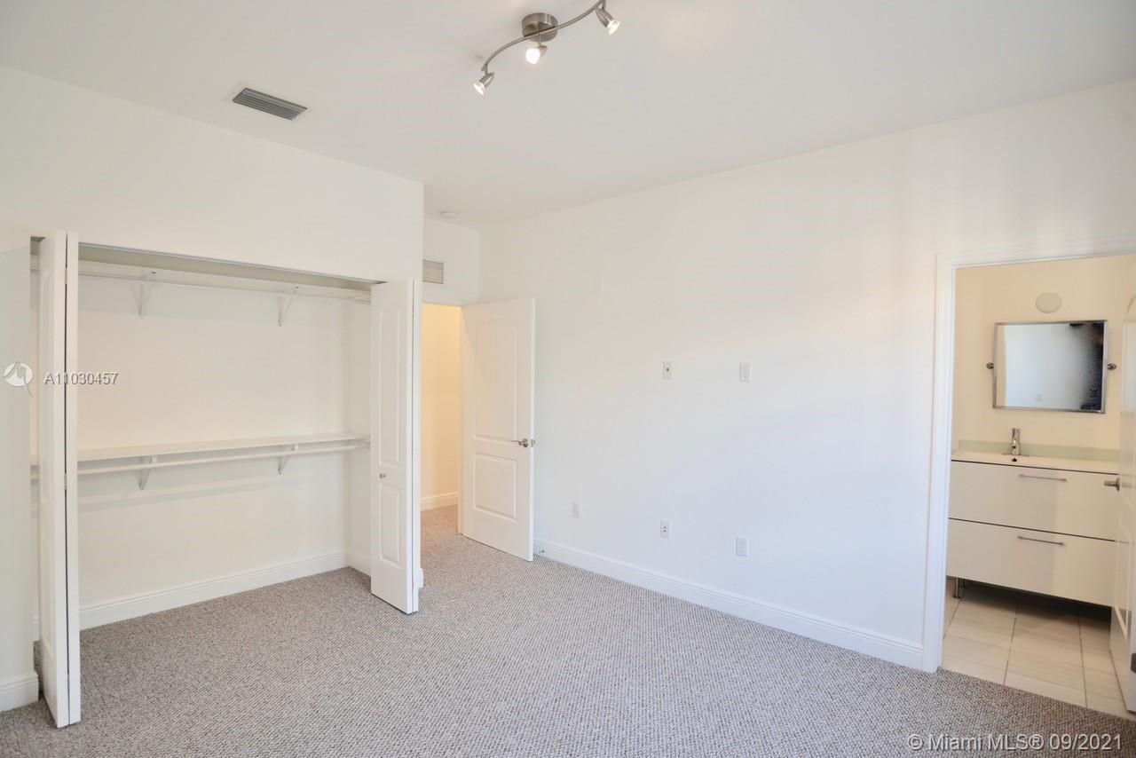 See details / 5082 sq. ft. $ 2021-04-20 0 Photo