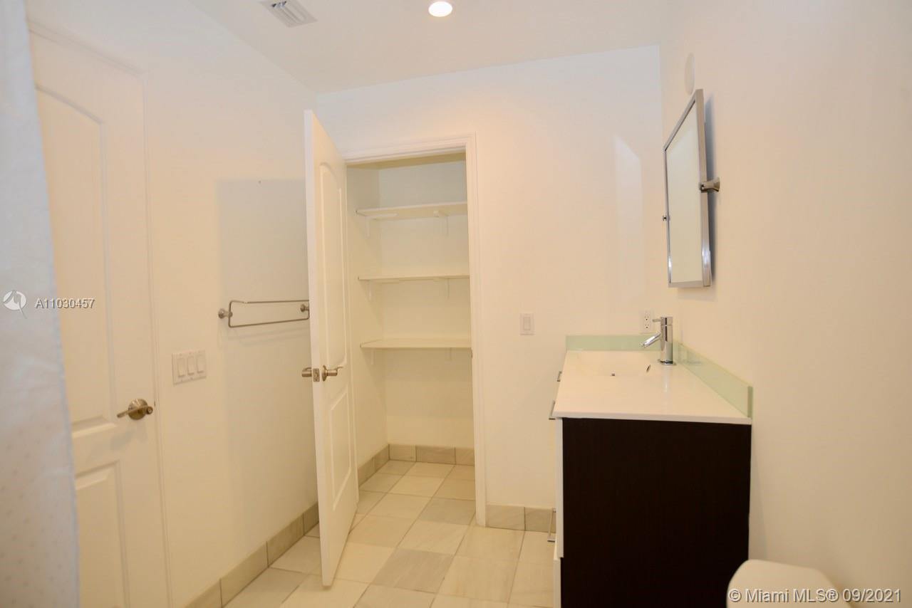 See details / 5082 sq. ft. $ 2021-04-20 0 Photo