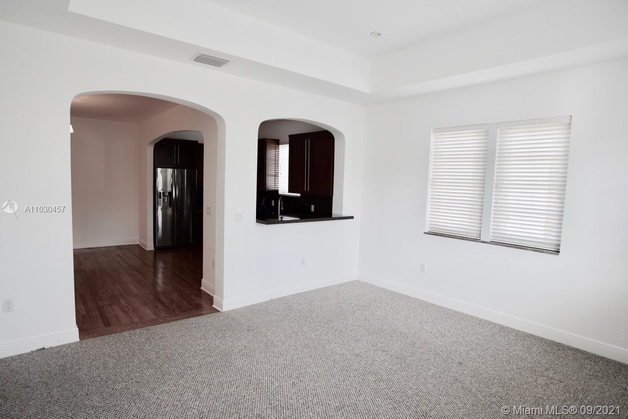 See details / 5082 sq. ft. $ 2021-04-20 0 Photo
