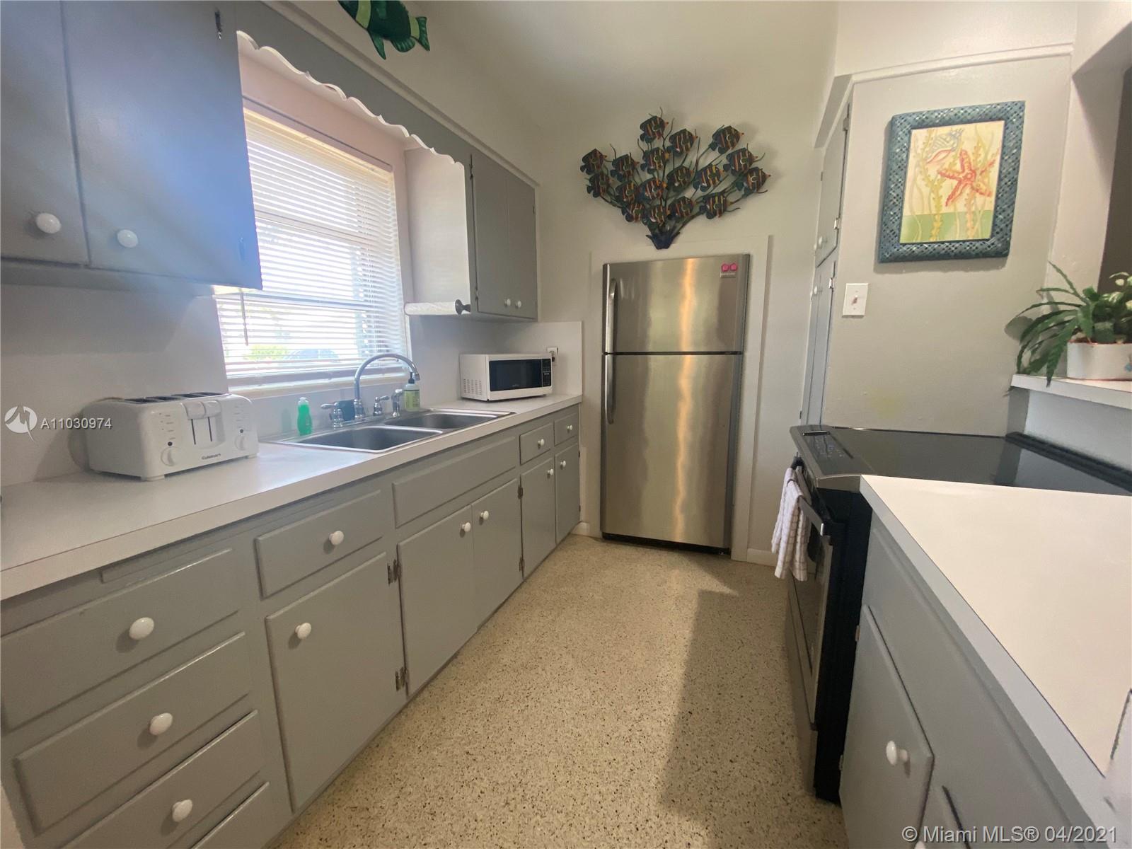 See details / 2421 sq. ft. $ 2021-04-21 0 Photo