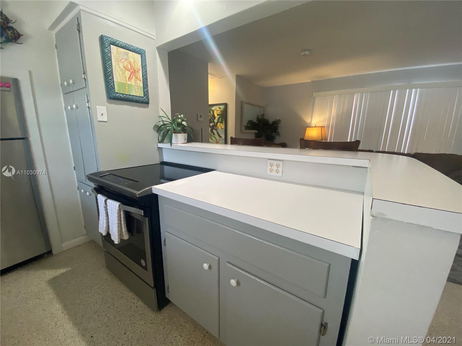 See details / 2421 sq. ft. $ 2021-04-21 0 Photo