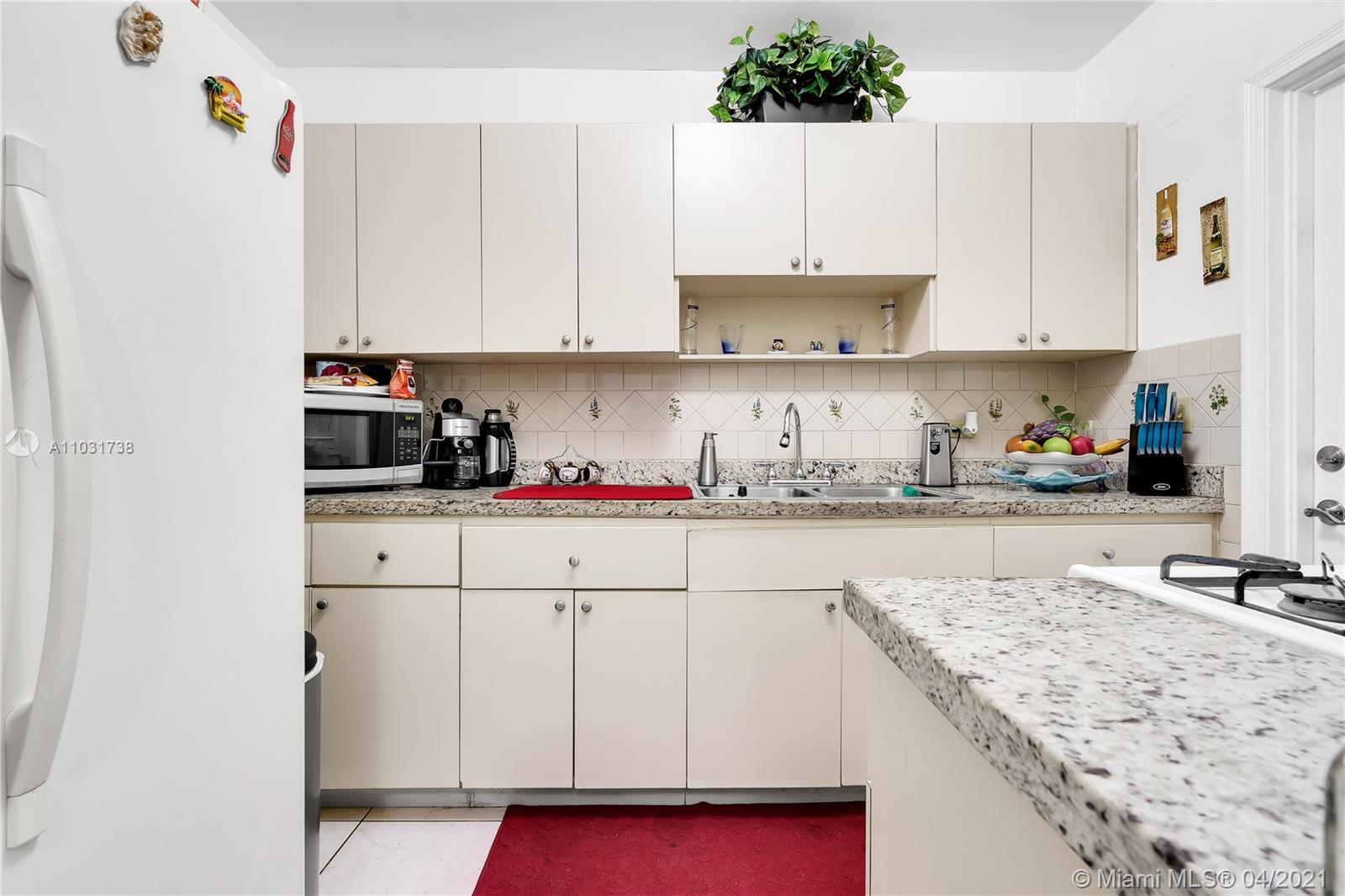 See details / 2210 sq. ft. $ 2021-04-22 0 Photo