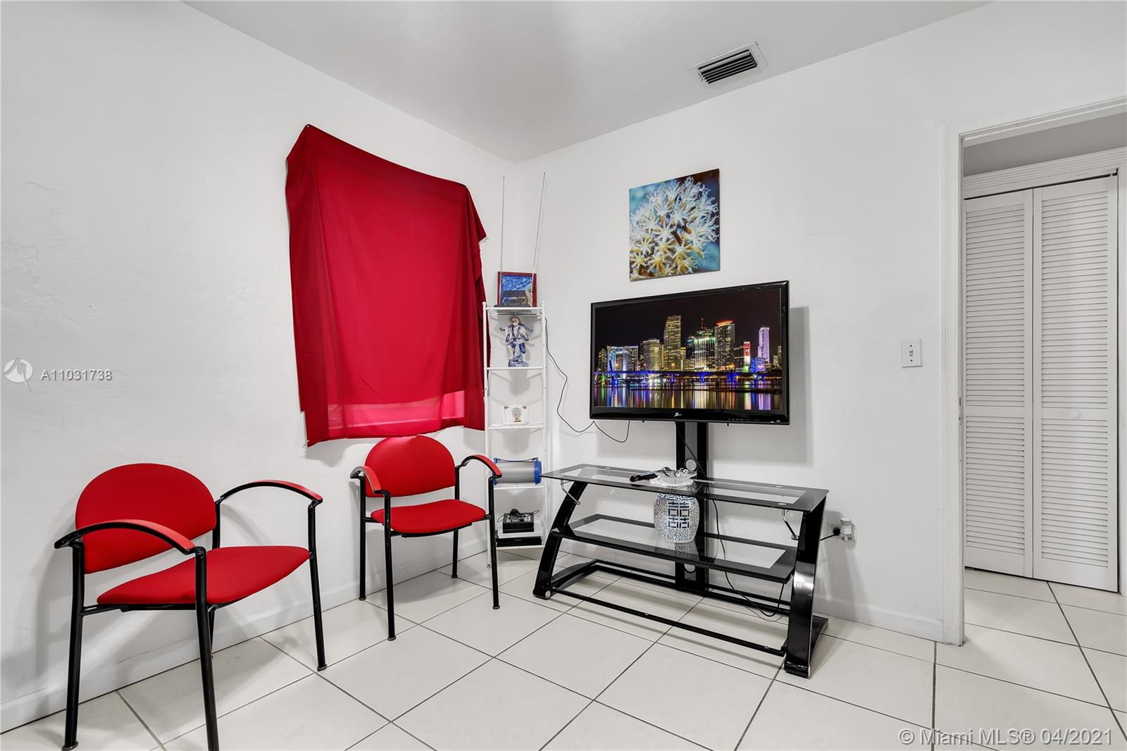 See details / 2210 sq. ft. $ 2021-04-22 0 Photo