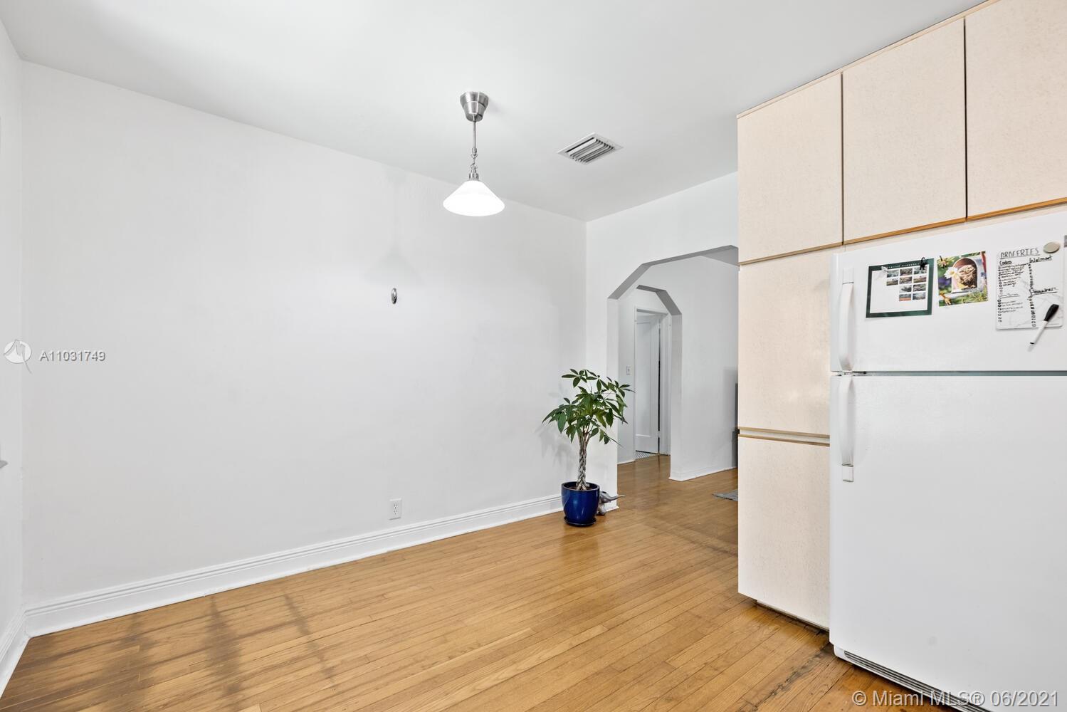 See details / 1930 sq. ft. $ 2021-06-08 0 Photo