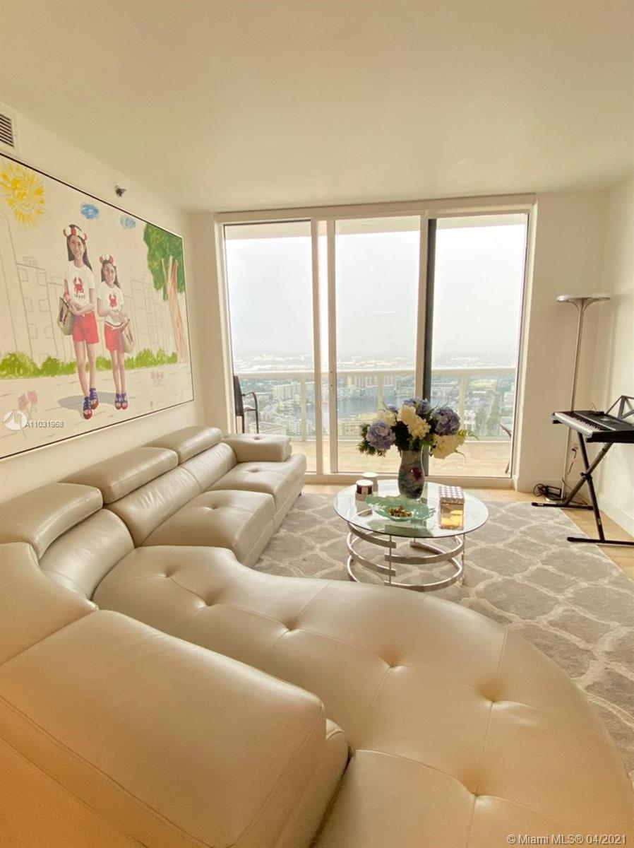 Ver detalles 4407 3 / 3 1470 sq. ft. $ 2021-04-22 0 foto