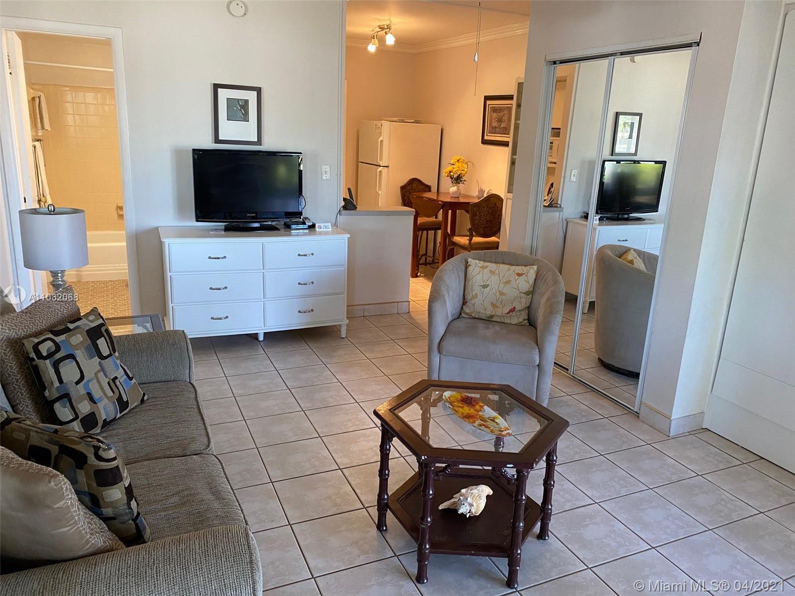 Ver detalles 4 0 / 1 387 sq. ft. $ 2021-04-23 0 foto
