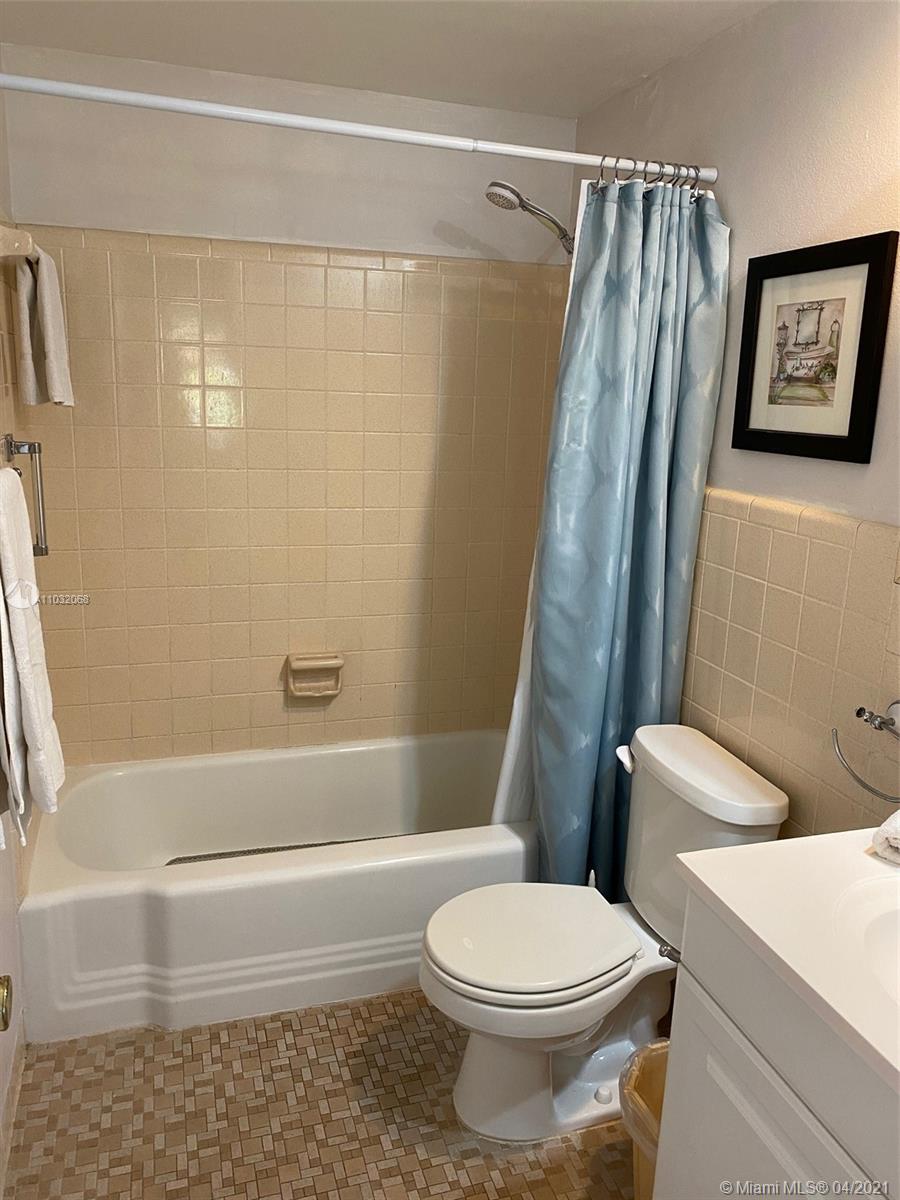 Ver detalles 4 0 / 1 387 sq. ft. $ 2021-04-23 0 foto