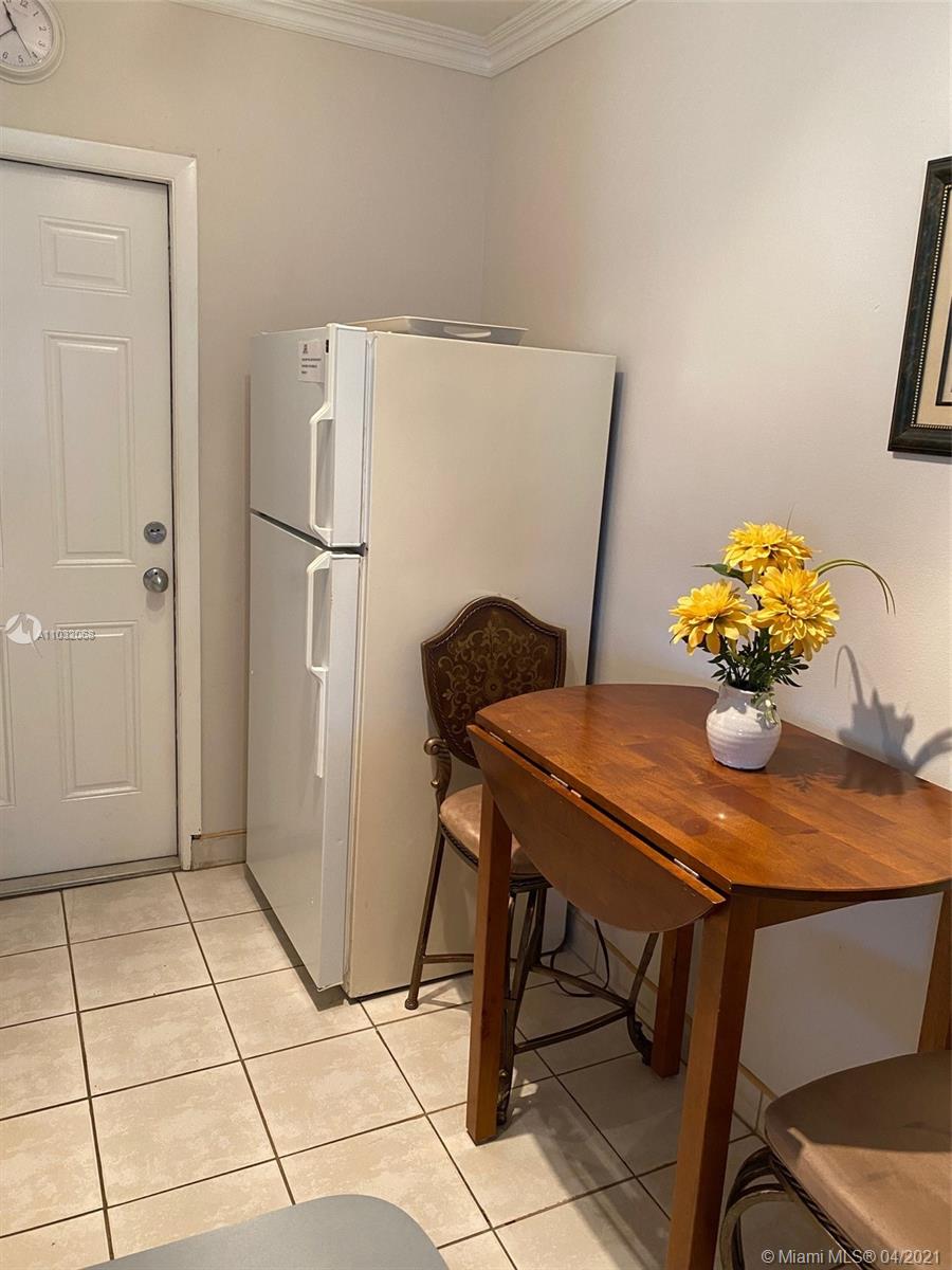 Ver detalles 4 0 / 1 387 sq. ft. $ 2021-04-23 0 foto