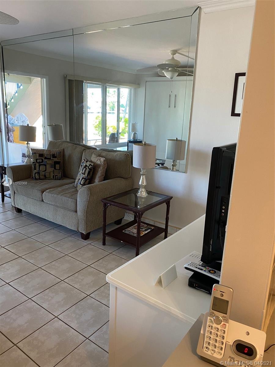 Ver detalles 4 0 / 1 387 sq. ft. $ 2021-04-23 0 foto