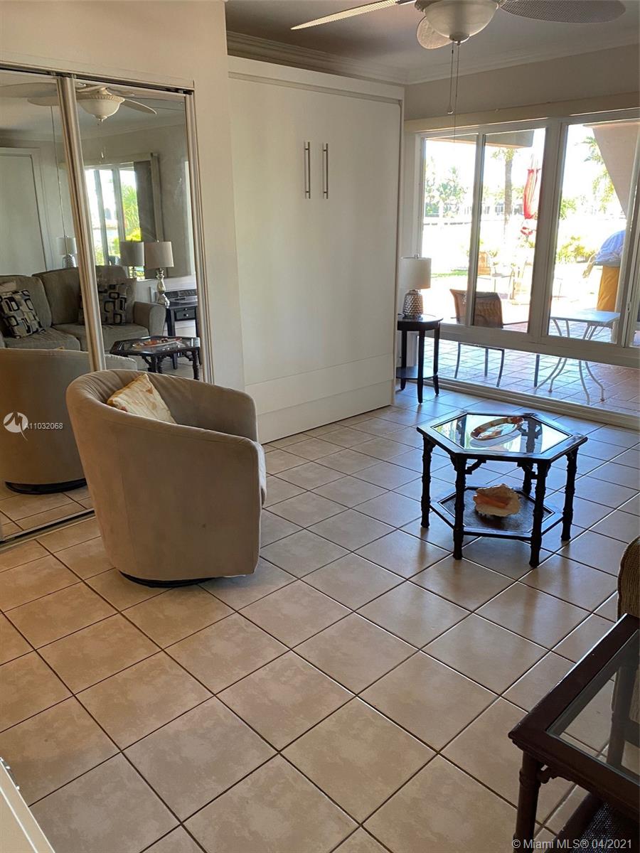 Ver detalles 4 0 / 1 387 sq. ft. $ 2021-04-23 0 foto