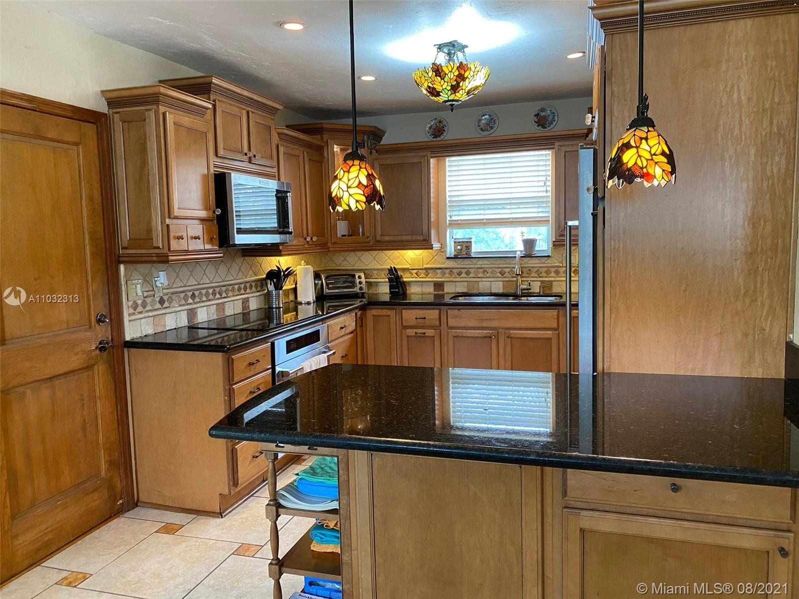 See details 3 / 2 1683 sq. ft. $ 2021-05-10 0 Photo
