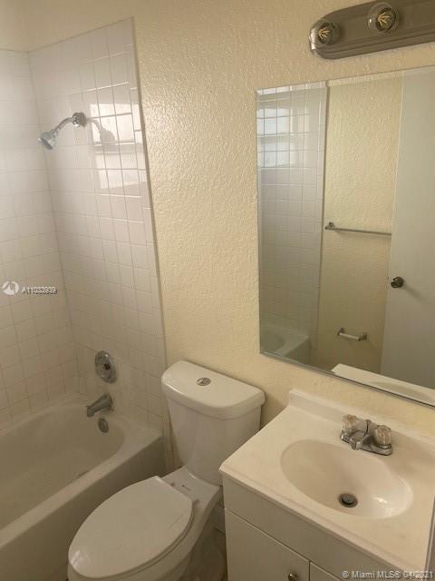 See details / 2720 sq. ft. $ 2021-04-27 0 Photo