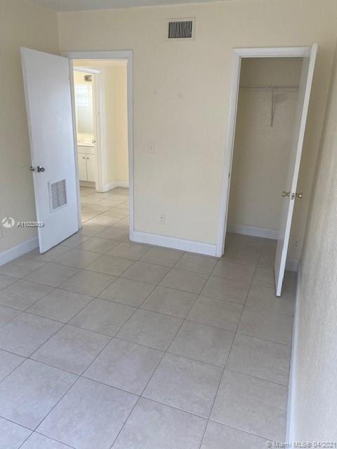 See details / 2720 sq. ft. $ 2021-04-27 0 Photo