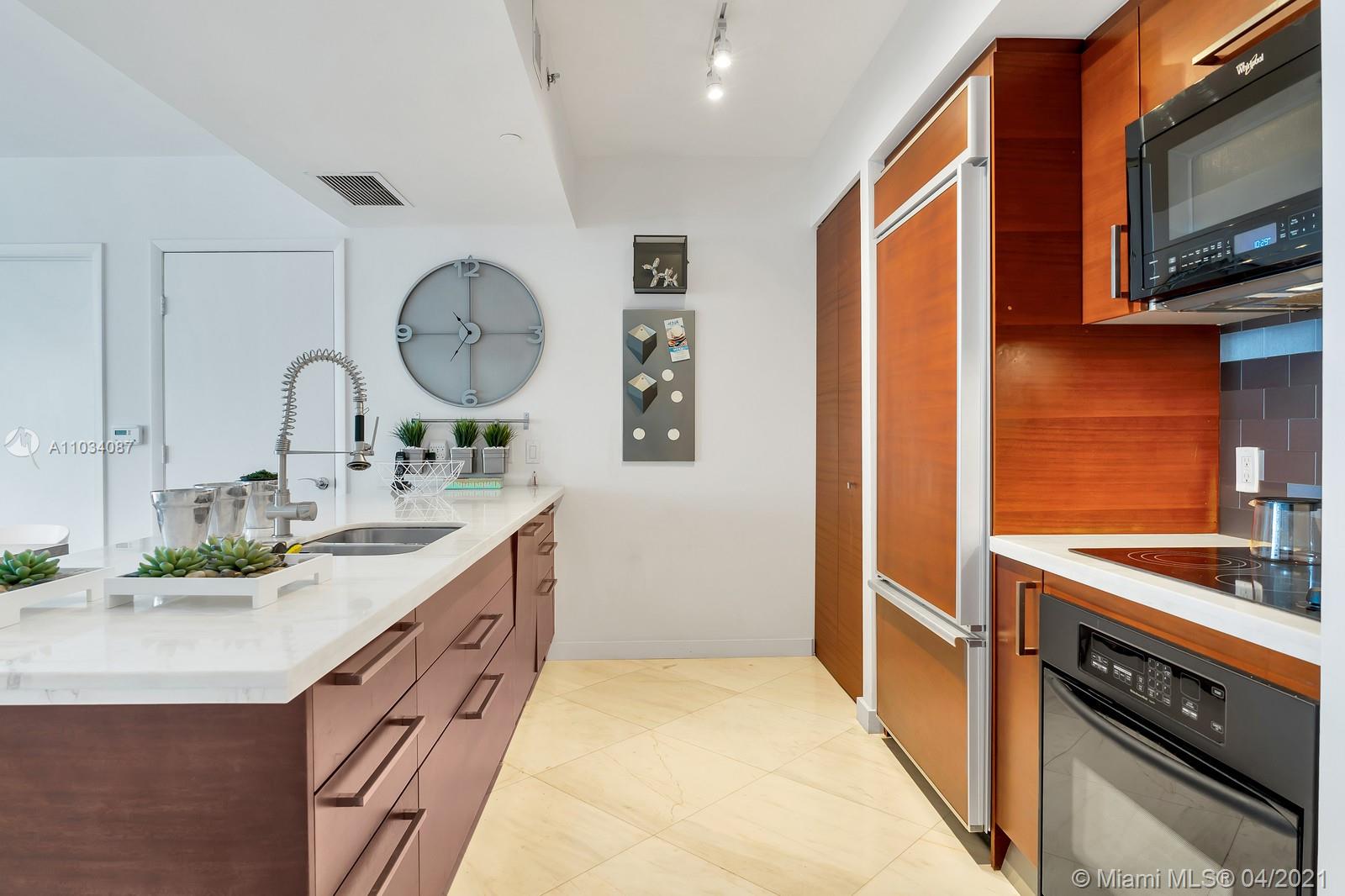 See details 3410 2 / 2 1337 sq. ft. $ 2021-04-28 0 Photo