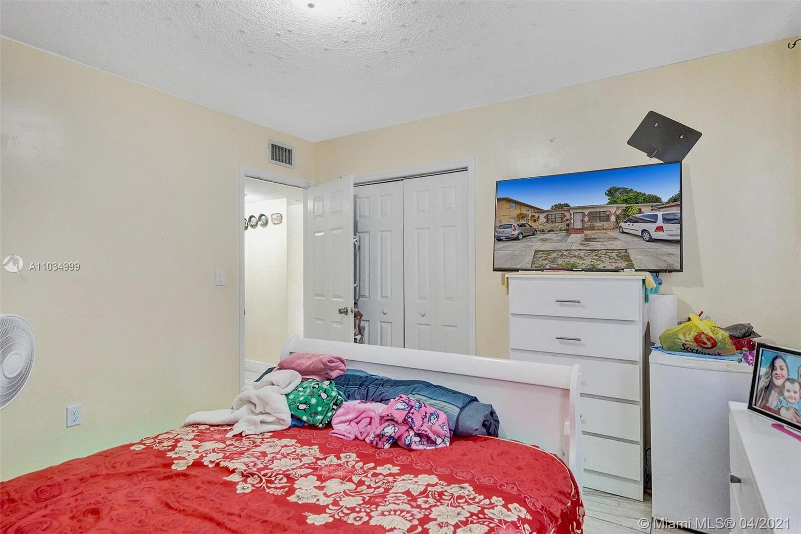 See details / 2996 sq. ft. $ 2021-04-29 0 Photo