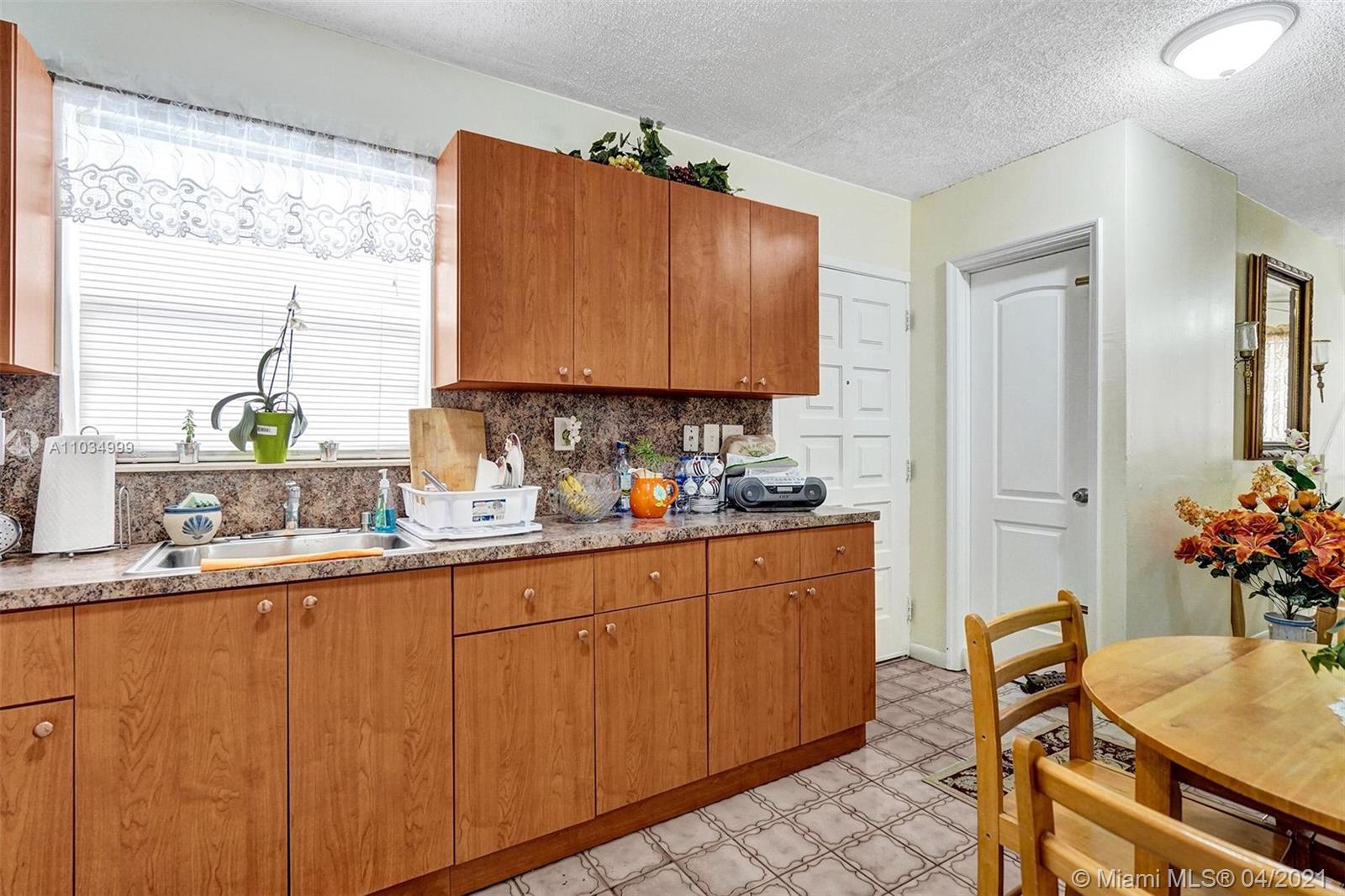 See details / 2996 sq. ft. $ 2021-04-29 0 Photo
