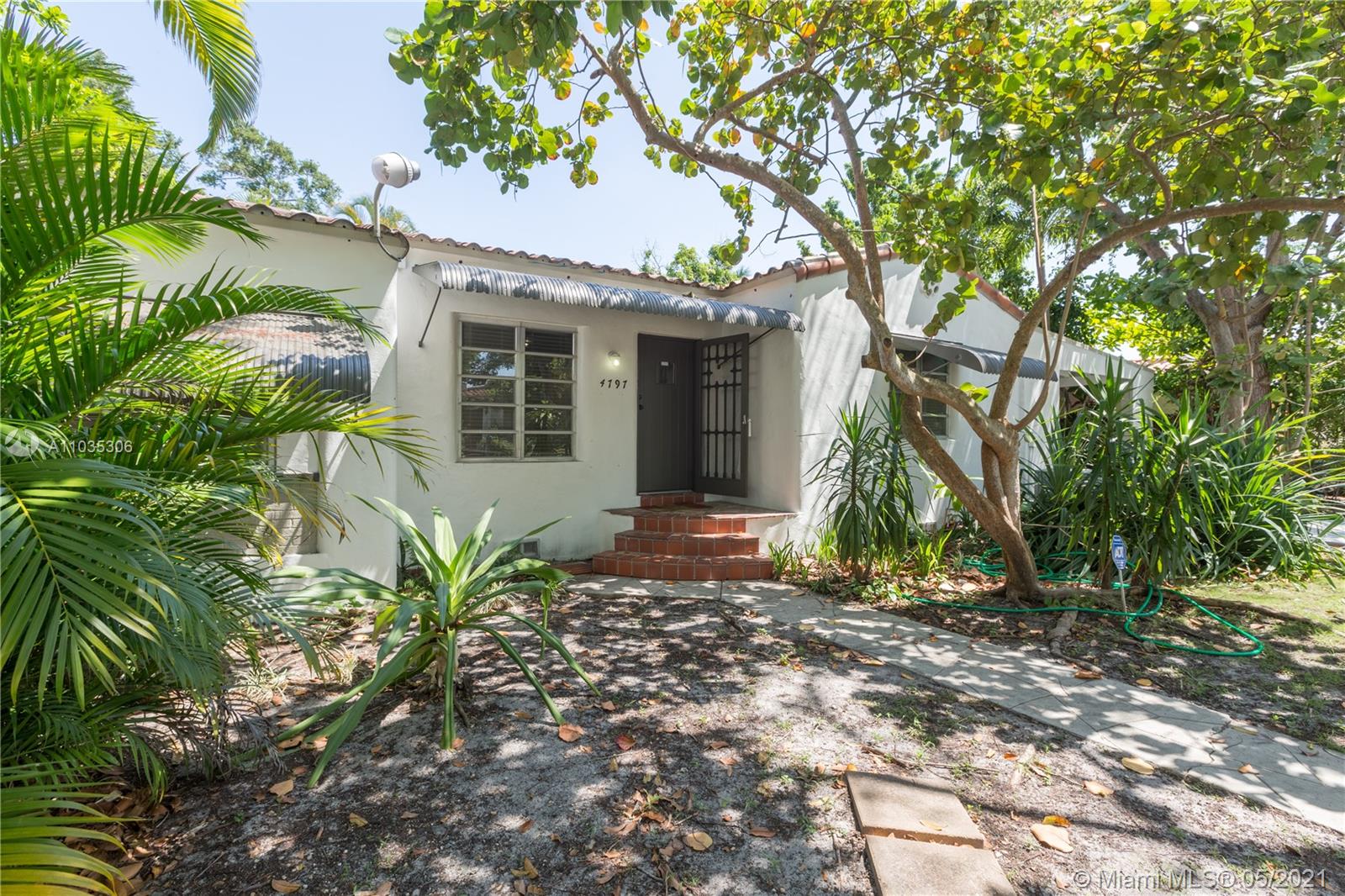 See details / 2698 sq. ft. $ 2021-04-30 0 Photo