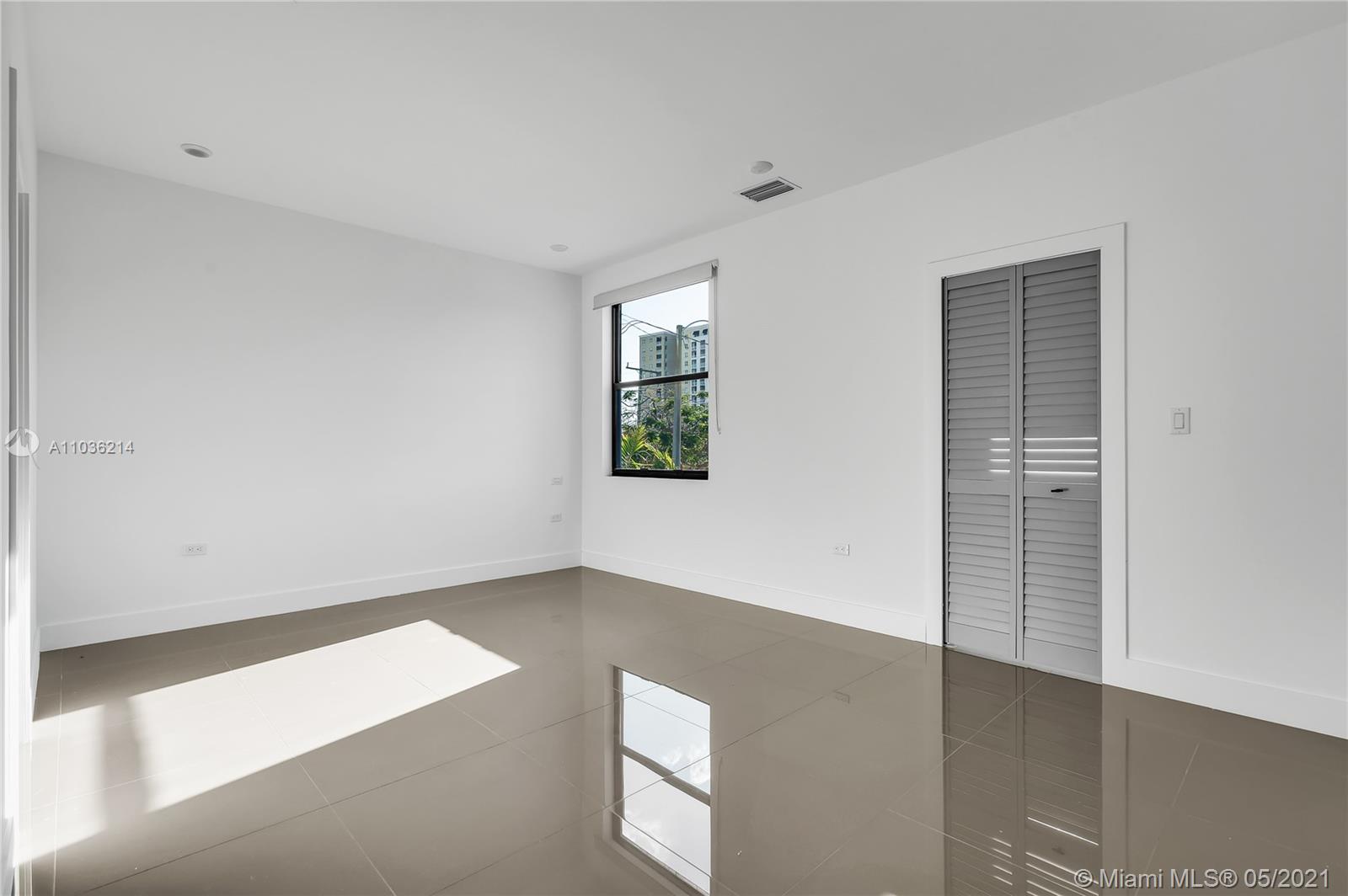 See details / 4570 sq. ft. $ 2021-05-03 0 Photo
