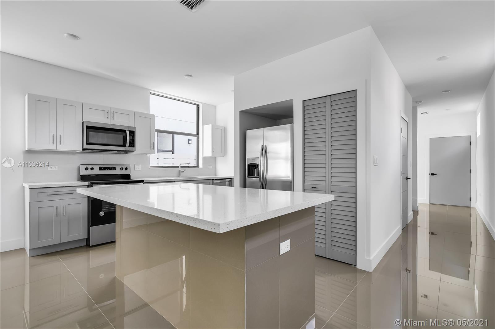 See details / 4570 sq. ft. $ 2021-05-03 0 Photo
