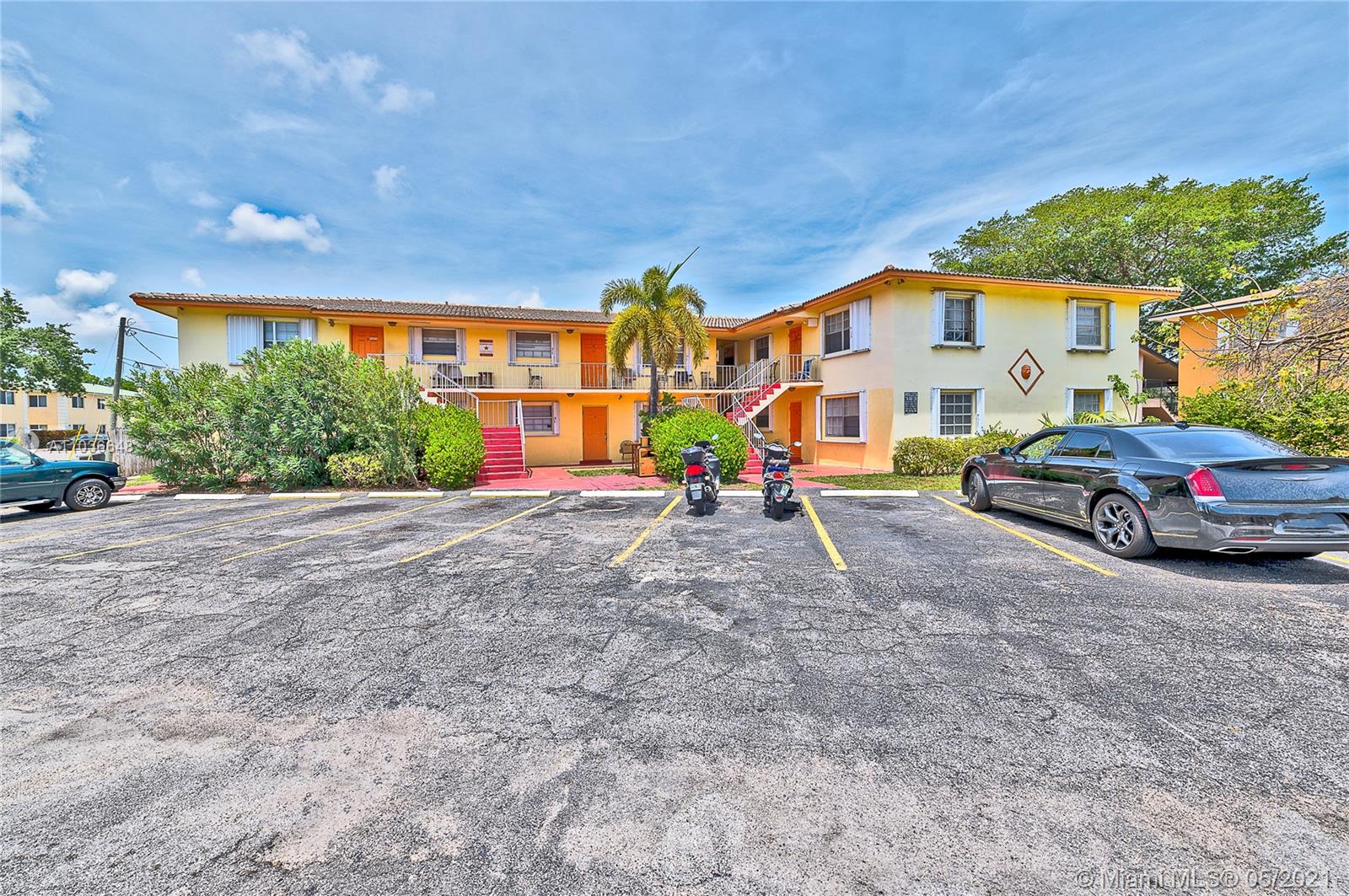 See details / 6915 sq. ft. $ 2021-05-03 0 Photo