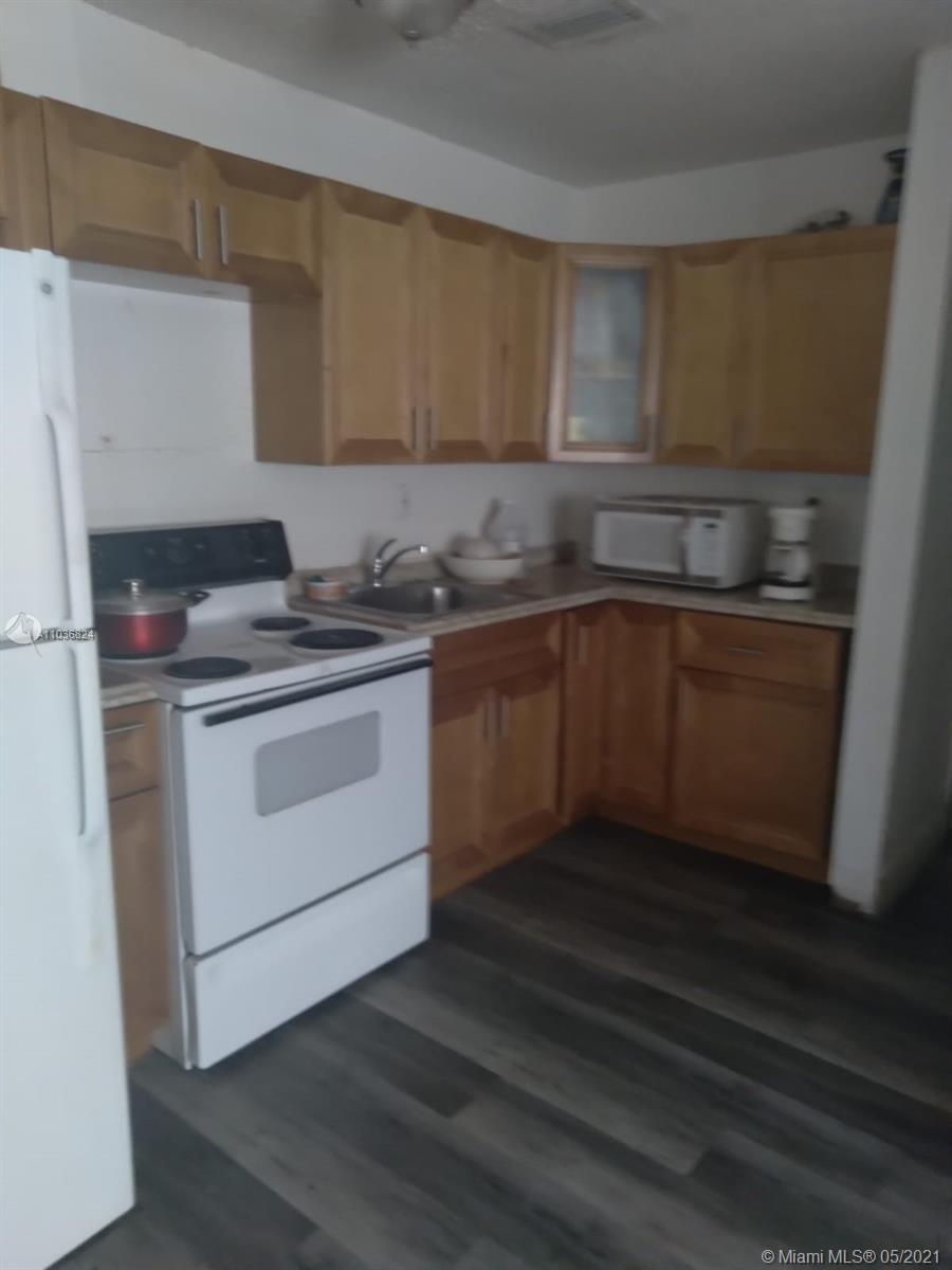 See details / 3105 sq. ft. $ 2021-05-04 0 Photo