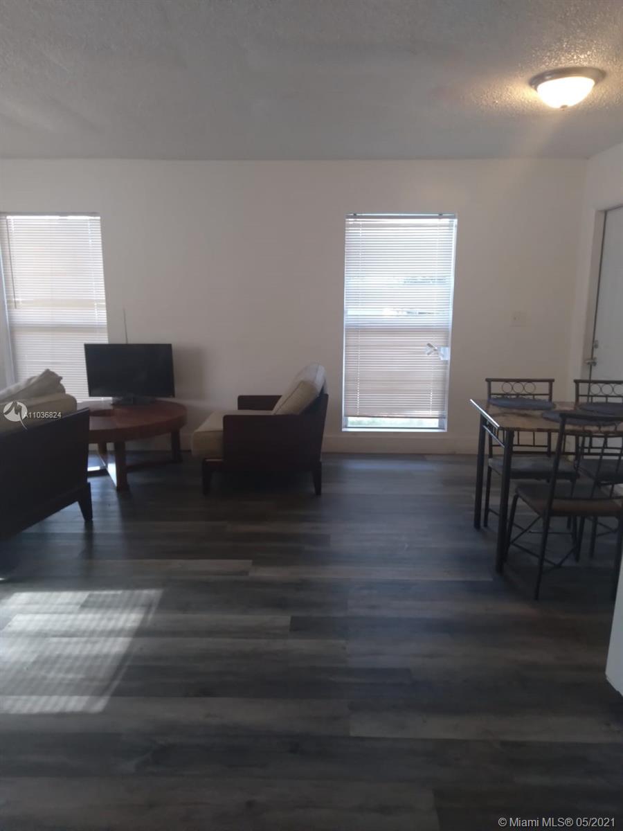 See details / 3105 sq. ft. $ 2021-05-04 0 Photo