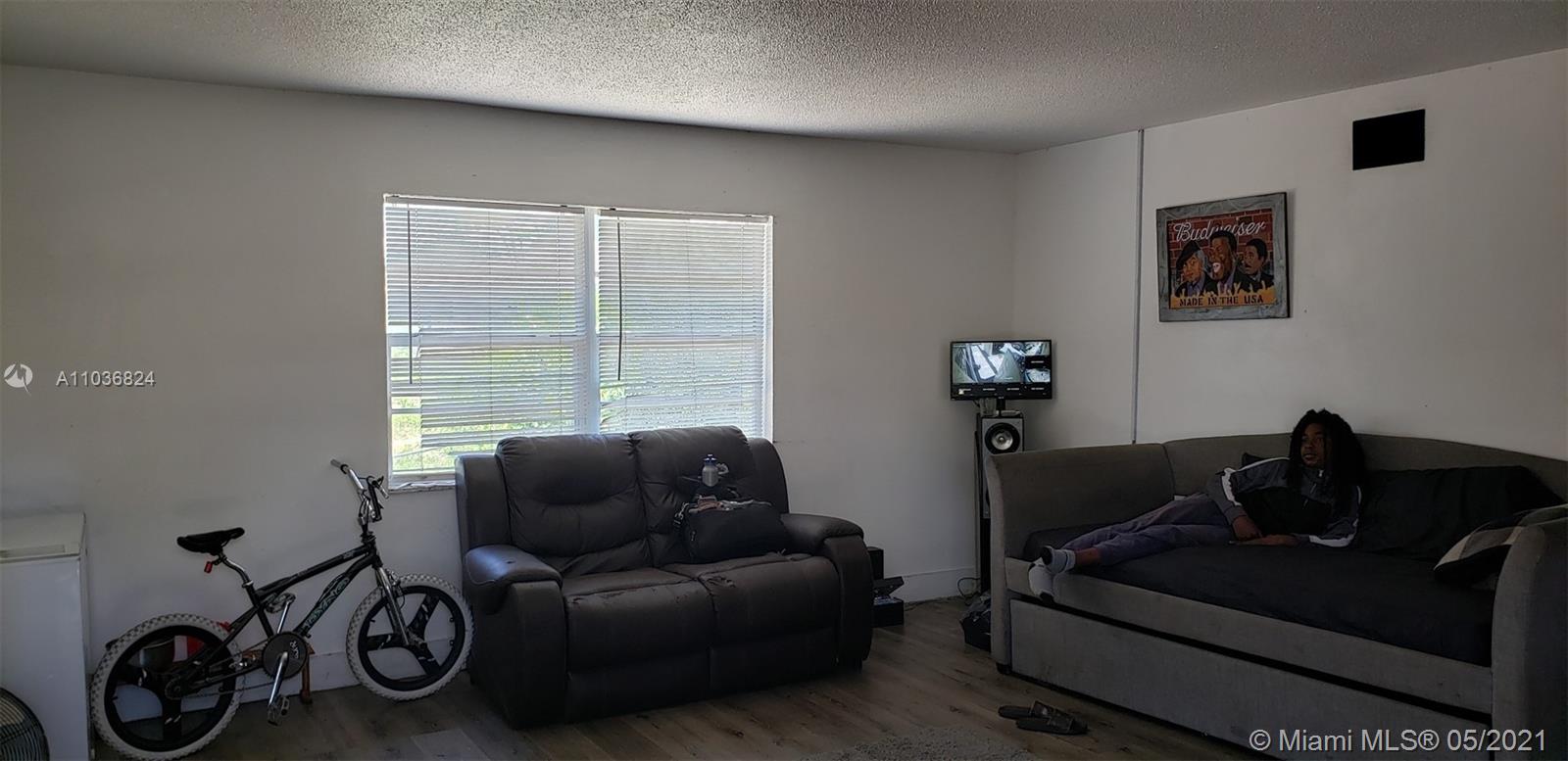 See details / 3105 sq. ft. $ 2021-05-04 0 Photo