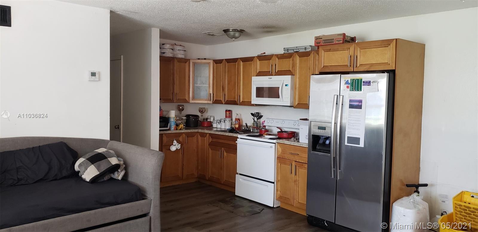 See details / 3105 sq. ft. $ 2021-05-04 0 Photo