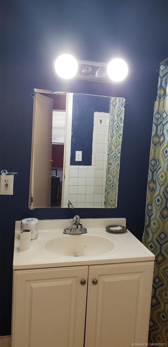 See details / 3105 sq. ft. $ 2021-05-04 0 Photo