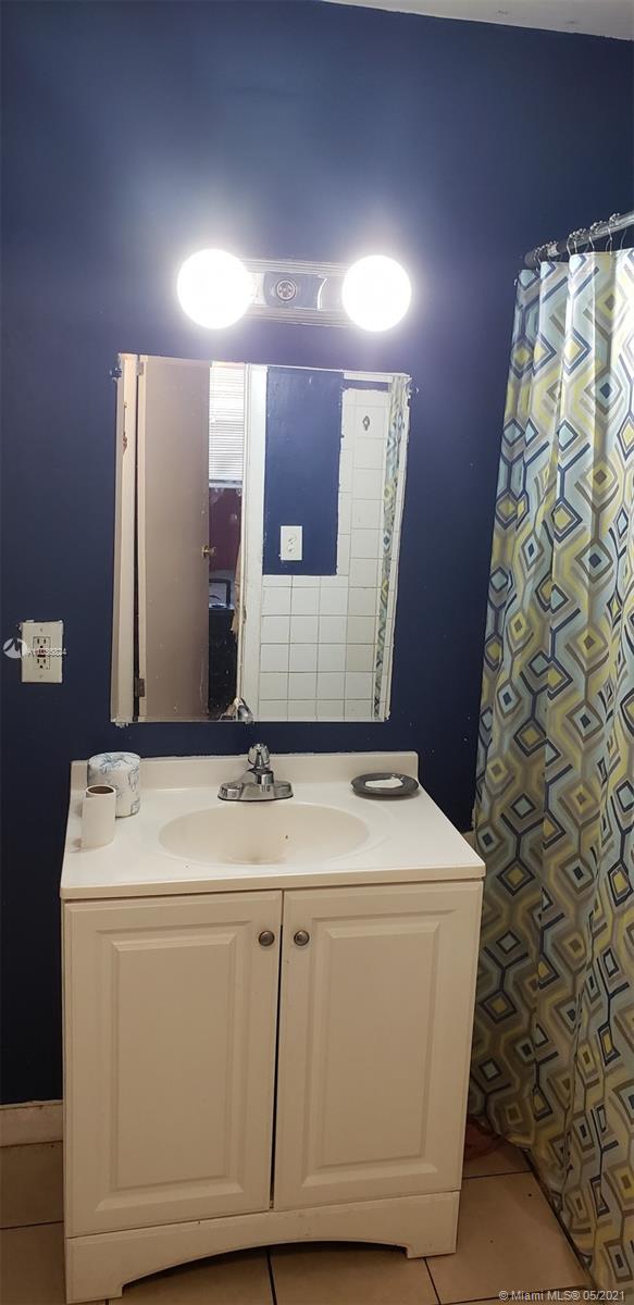 See details / 3105 sq. ft. $ 2021-05-04 0 Photo
