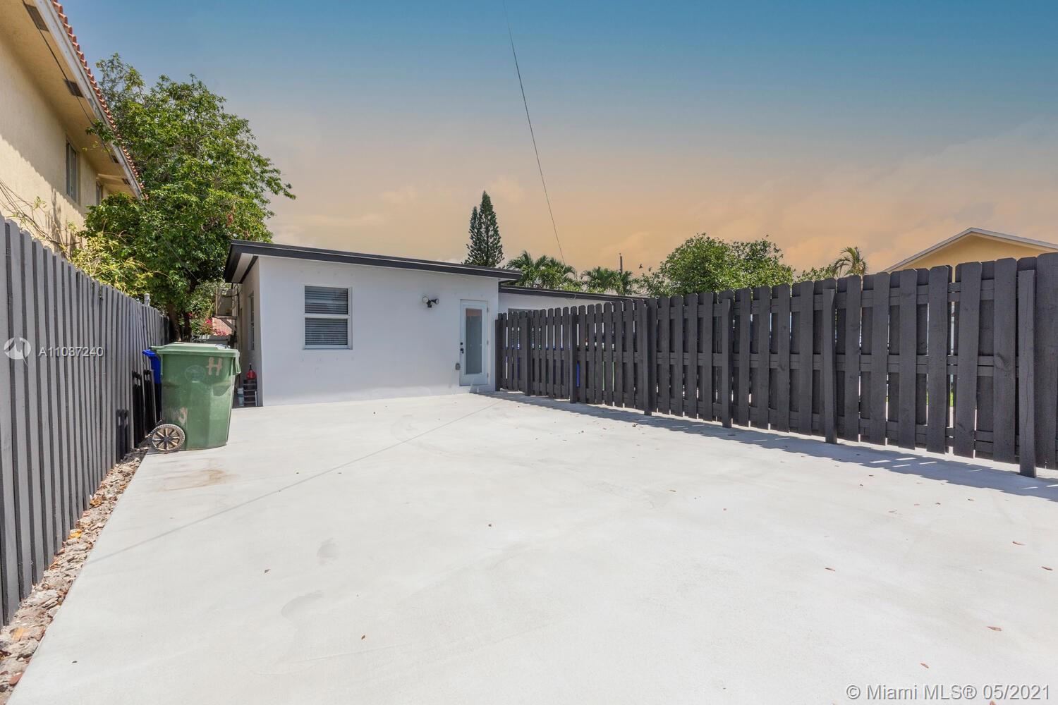 See details / 1424 sq. ft. $ 2021-05-04 0 Photo