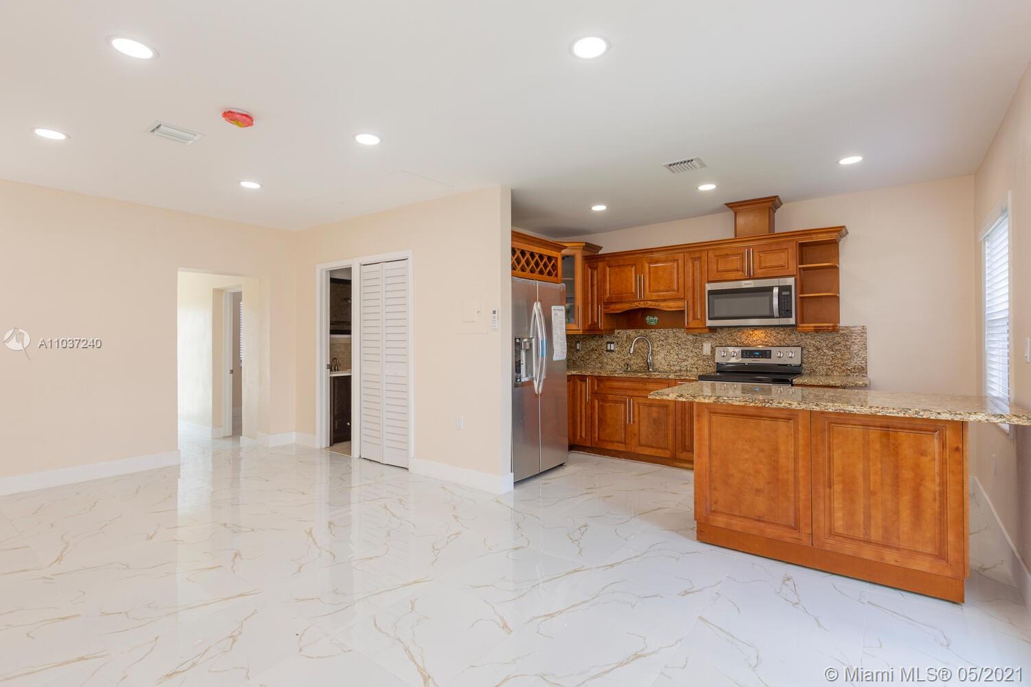 See details / 1424 sq. ft. $ 2021-05-04 0 Photo