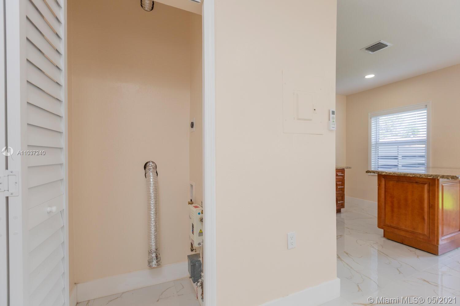 See details / 1424 sq. ft. $ 2021-05-04 0 Photo