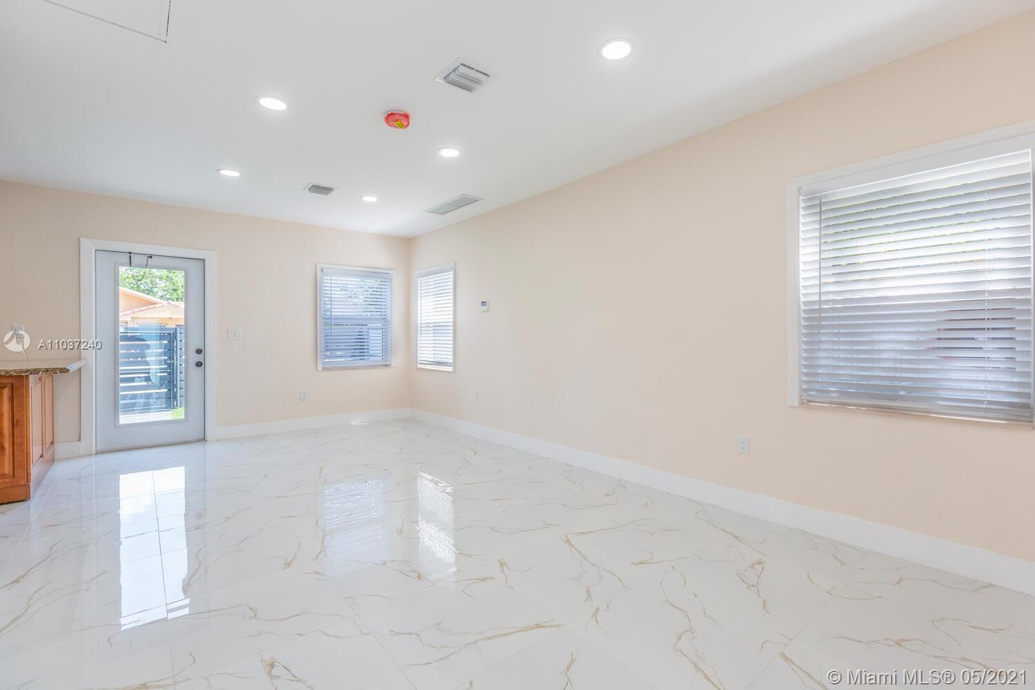 See details / 1424 sq. ft. $ 2021-05-04 0 Photo