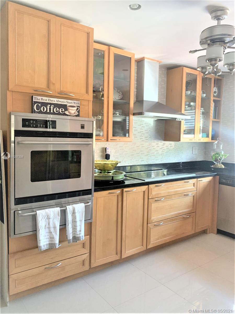 See details / 2840 sq. ft. $ 2021-06-01 0 Photo