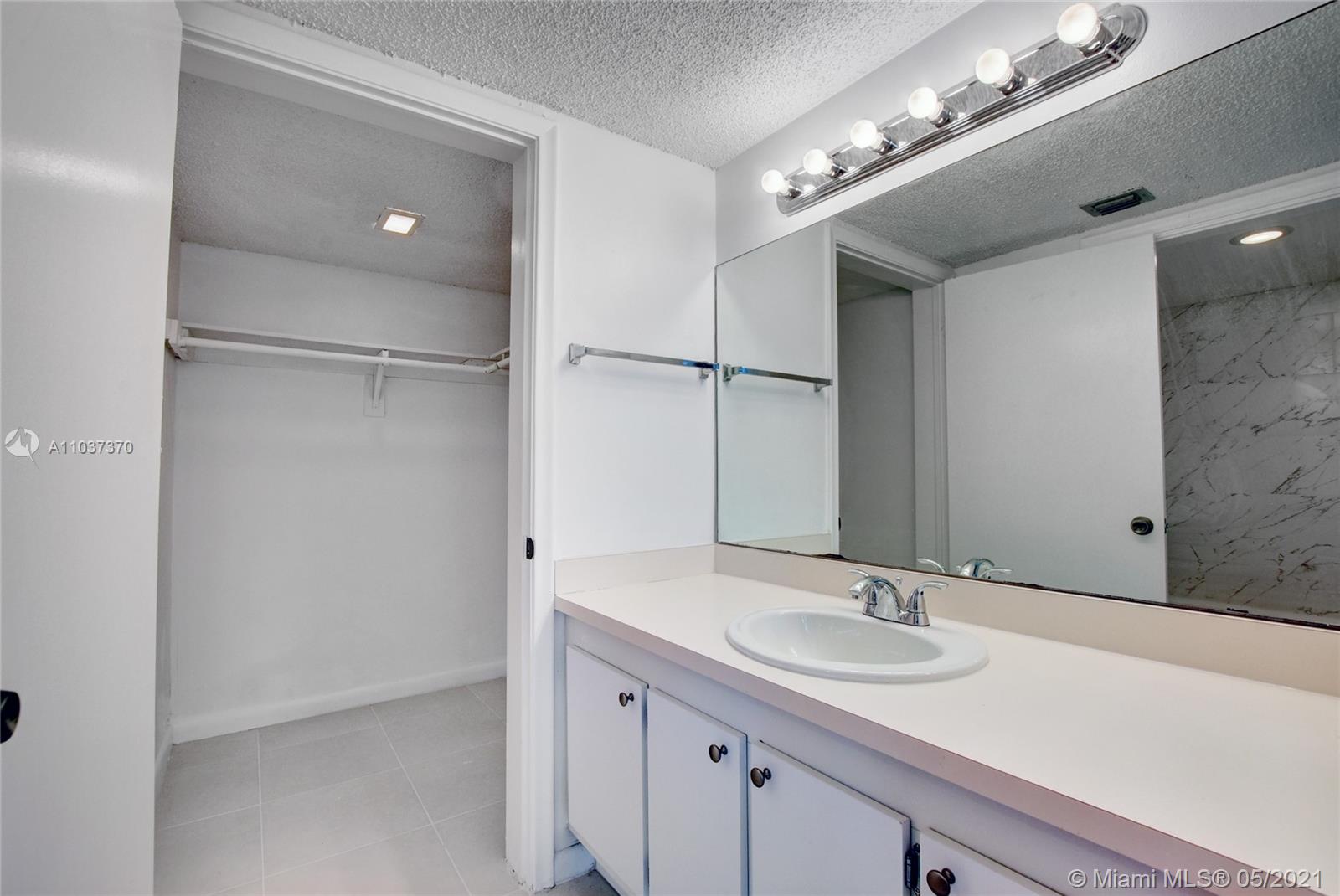 See details / 1030 sq. ft. $ 2021-05-04 0 Photo