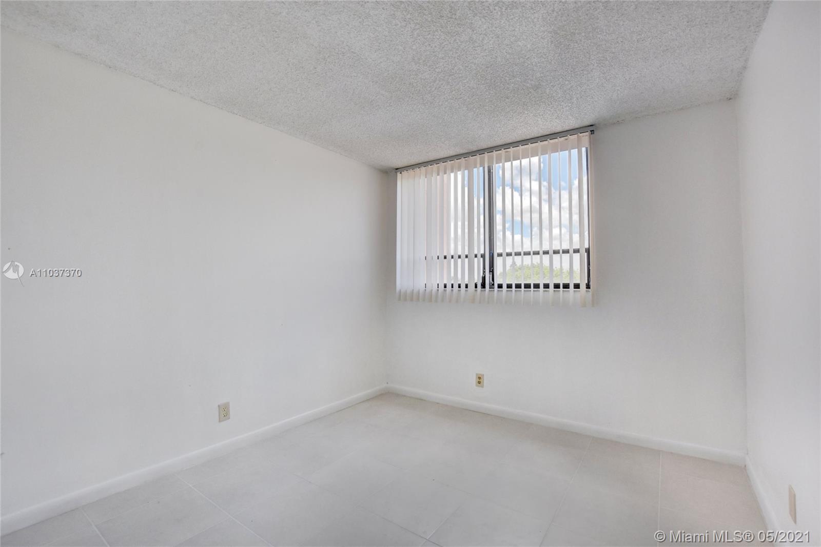 See details / 1030 sq. ft. $ 2021-05-04 0 Photo