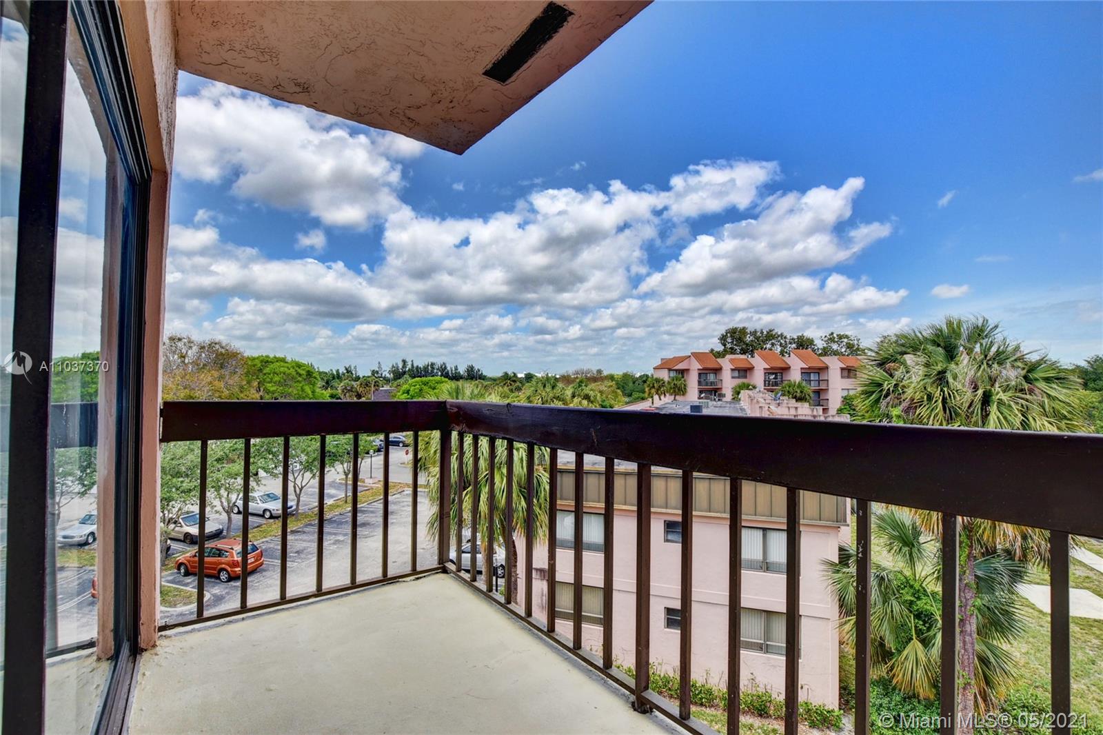 See details / 1030 sq. ft. $ 2021-05-04 0 Photo
