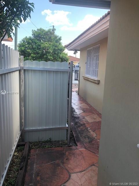 See details / 5443 sq. ft. $ 2021-05-20 0 Photo