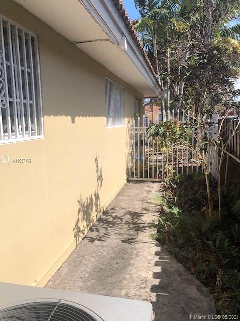 See details / 5443 sq. ft. $ 2021-05-20 0 Photo