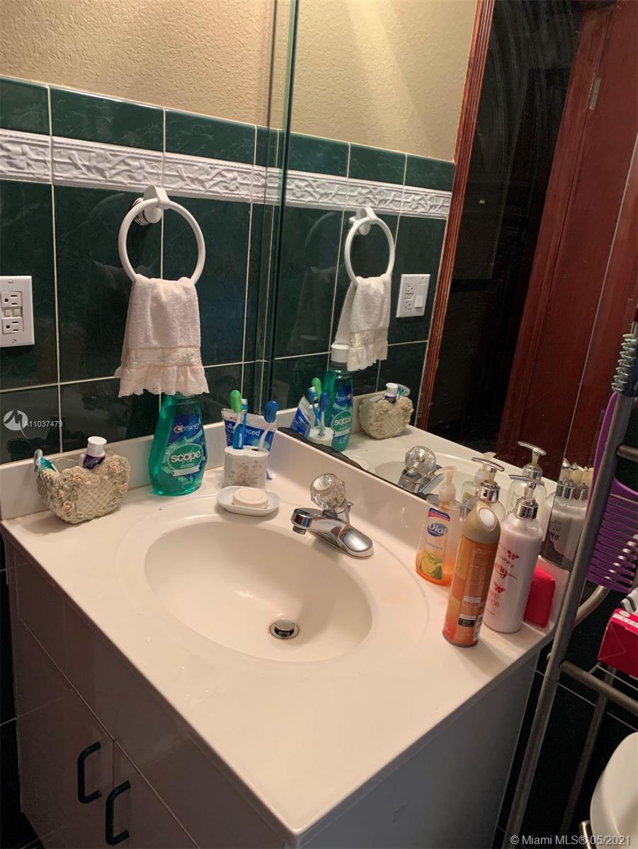 See details / 5443 sq. ft. $ 2021-05-20 0 Photo