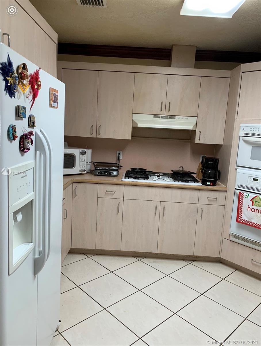 See details / 5443 sq. ft. $ 2021-05-20 0 Photo