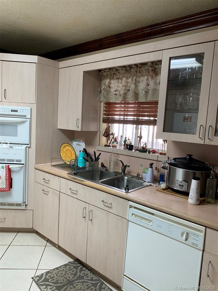 See details / 5443 sq. ft. $ 2021-05-20 0 Photo