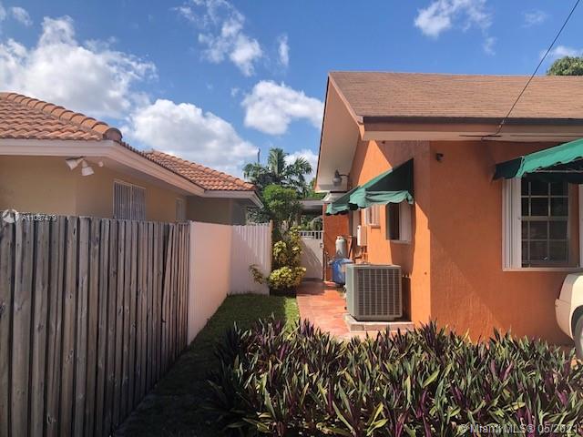 See details / 5443 sq. ft. $ 2021-05-20 0 Photo