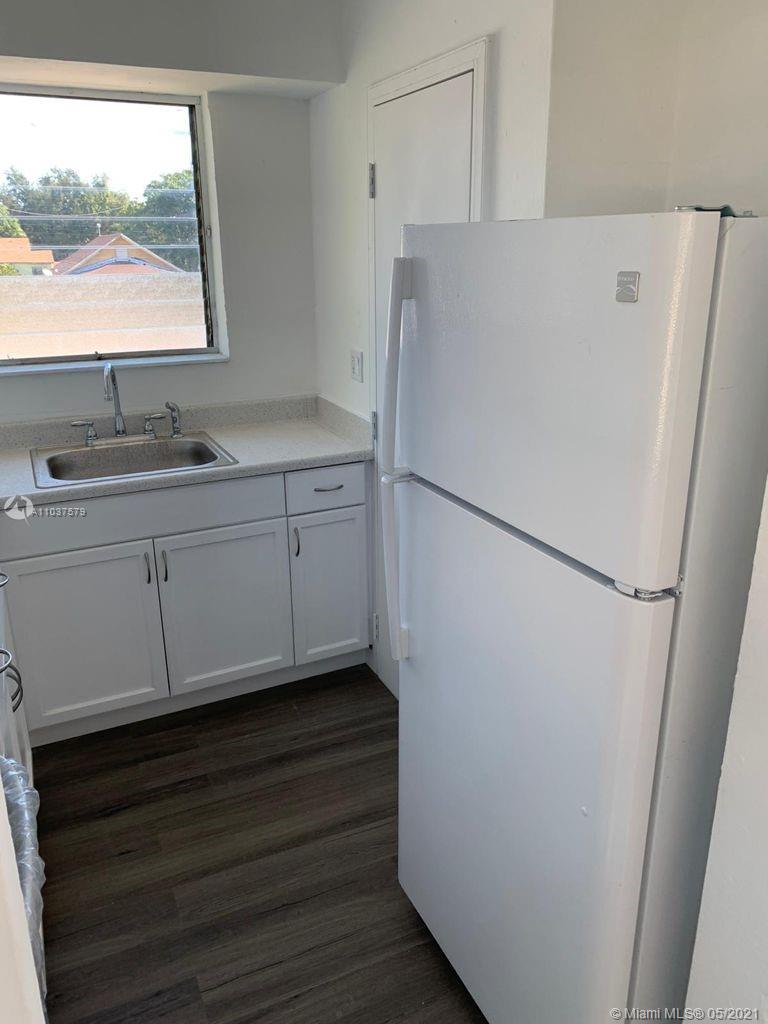 See details / 3200 sq. ft. $ 2021-05-05 0 Photo