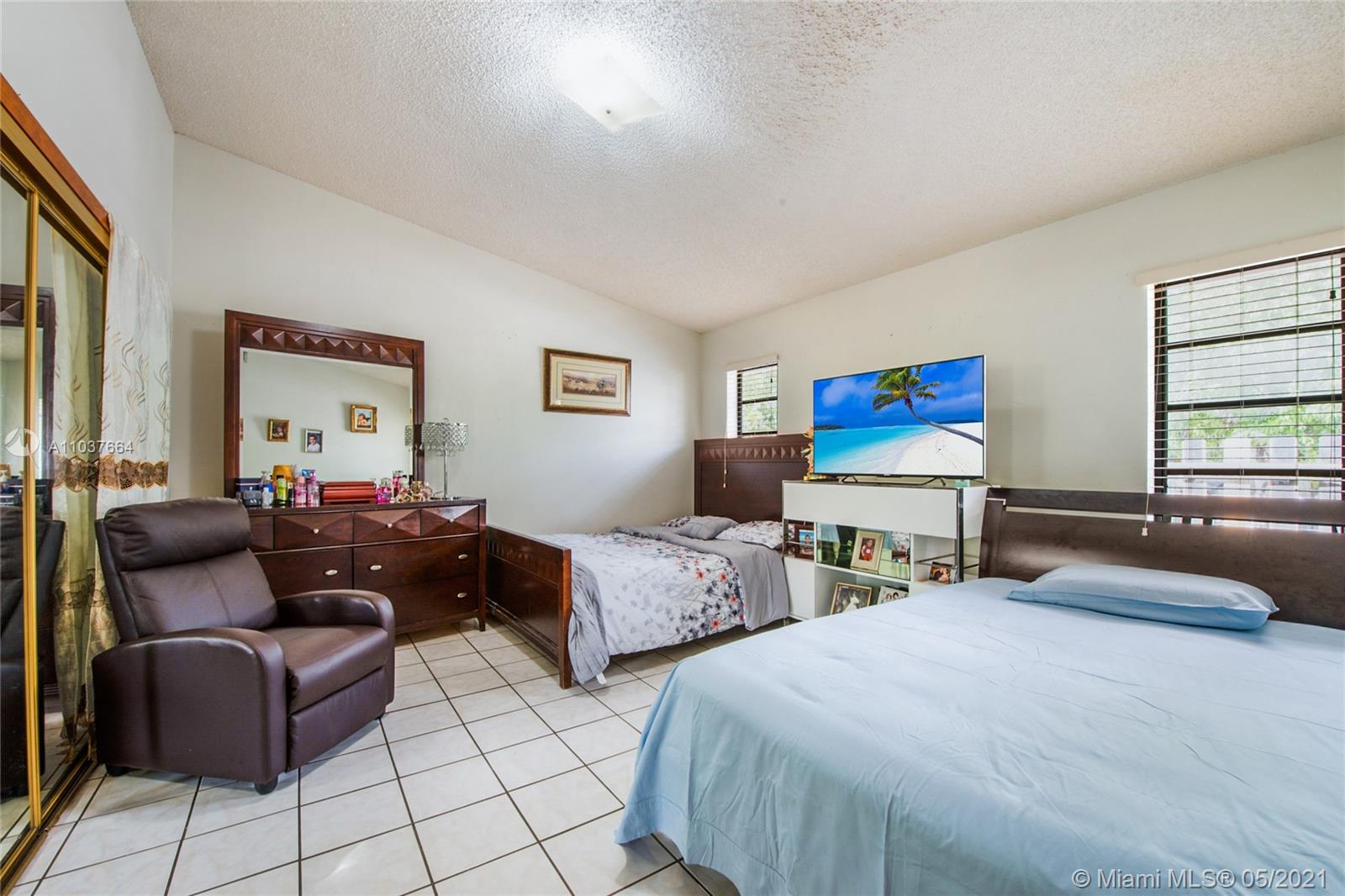 See details / 3120 sq. ft. $ 2021-05-05 0 Photo