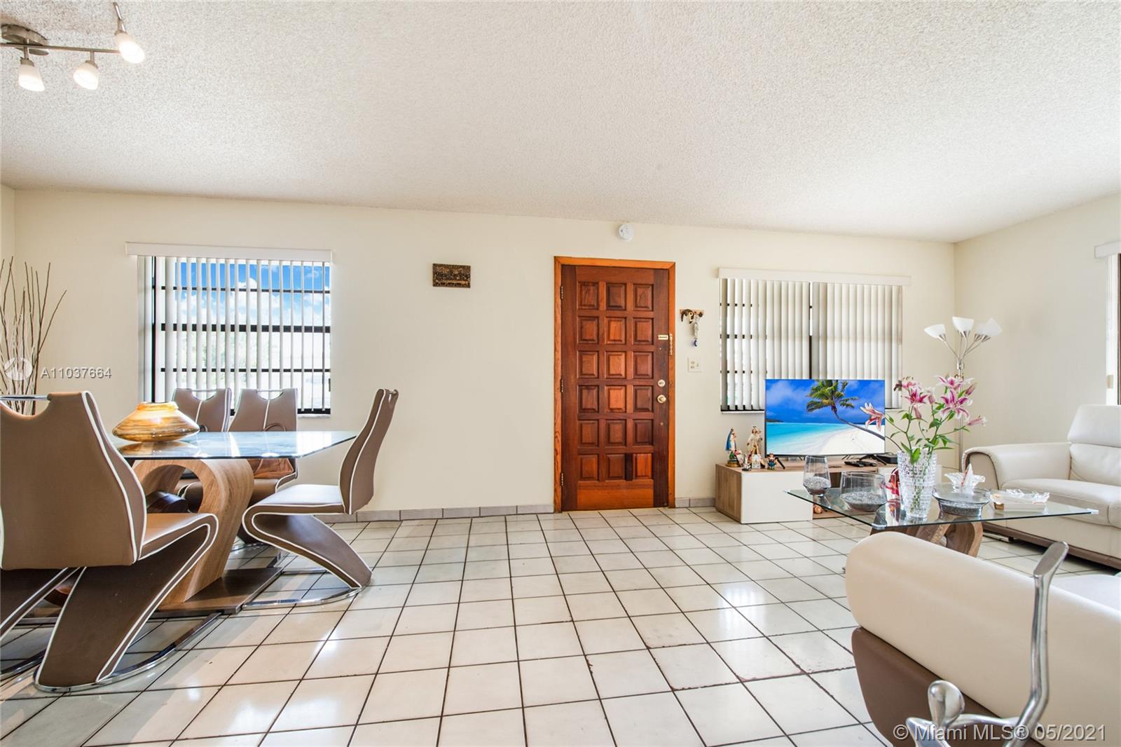 See details / 3120 sq. ft. $ 2021-05-05 0 Photo